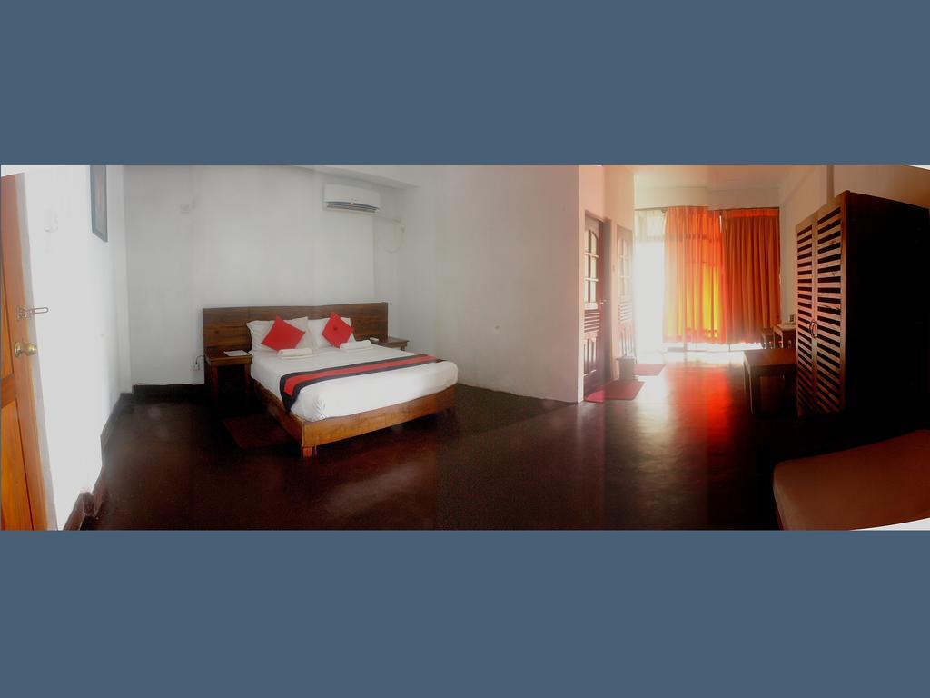 256 Townhouse Rest Hotel Kandy Exterior foto